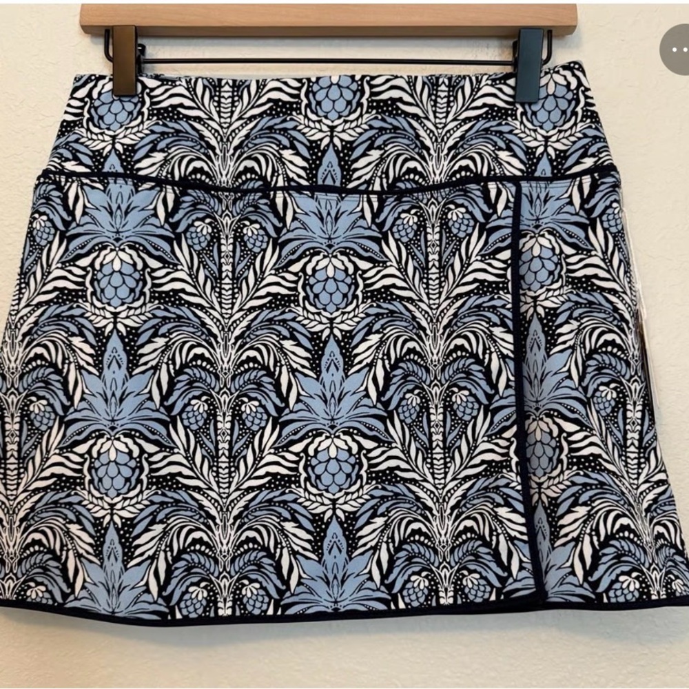Tommy Bahama stamped palms golf skort